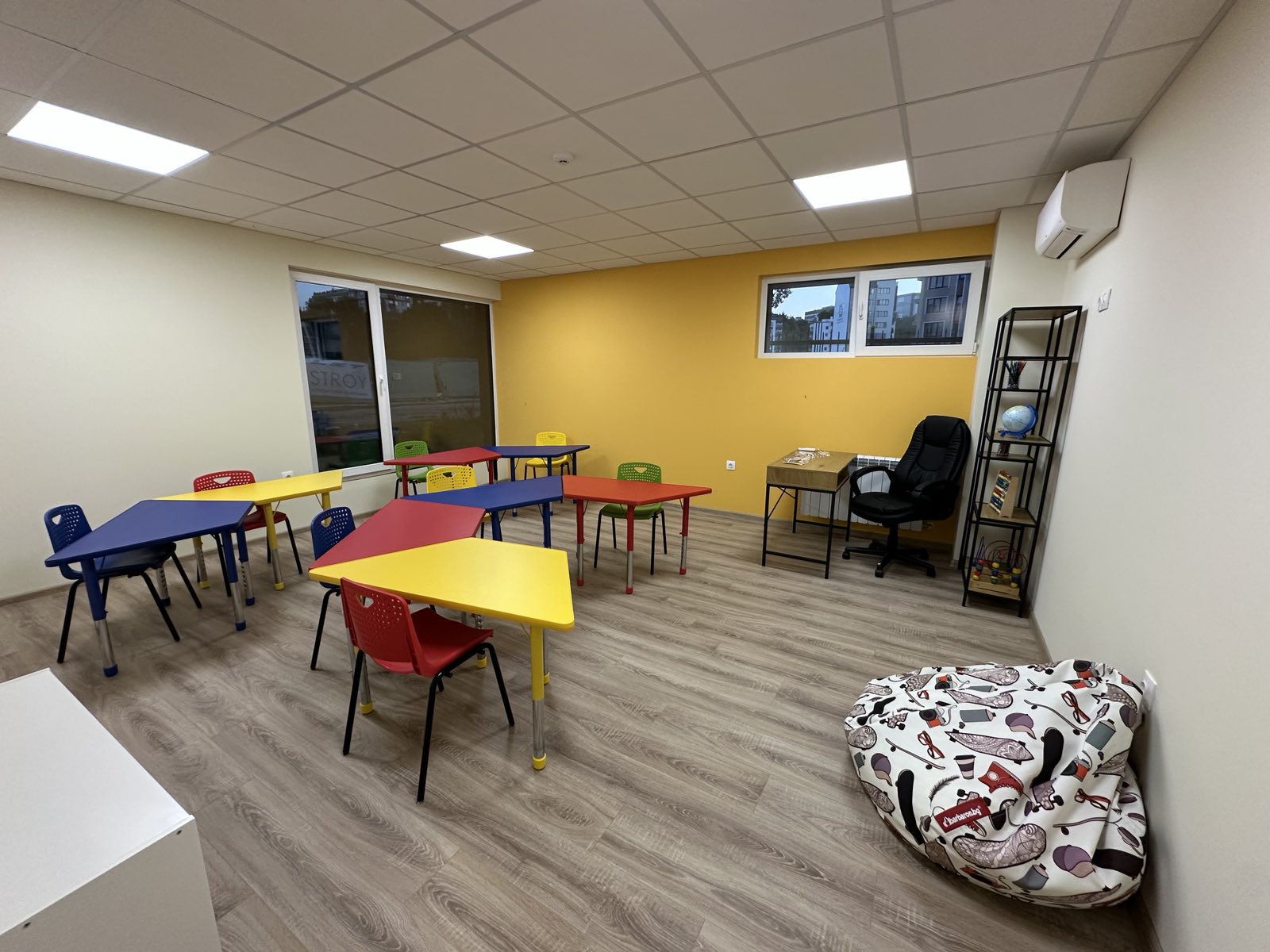 Снимка от галерията на Емика